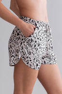 Summer Shorts Mono Leo Oatmeal | Hey Honey & Active Wear